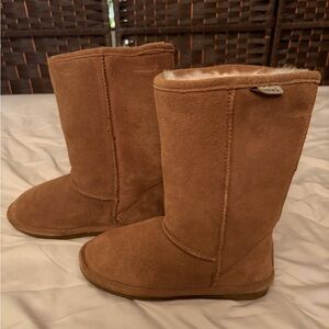 NWoT Bearpaw Cozy Tan Suede Boots Size 6